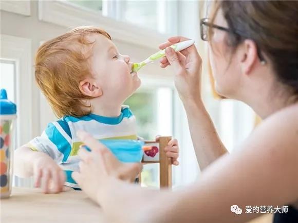 輔食添加的重要性，你給寶寶添加輔食的方式正確嗎?